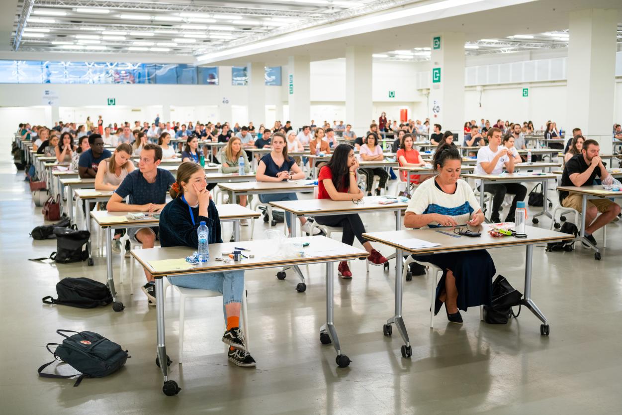 Studenten tijdens examen op Wekonekt Campus Square